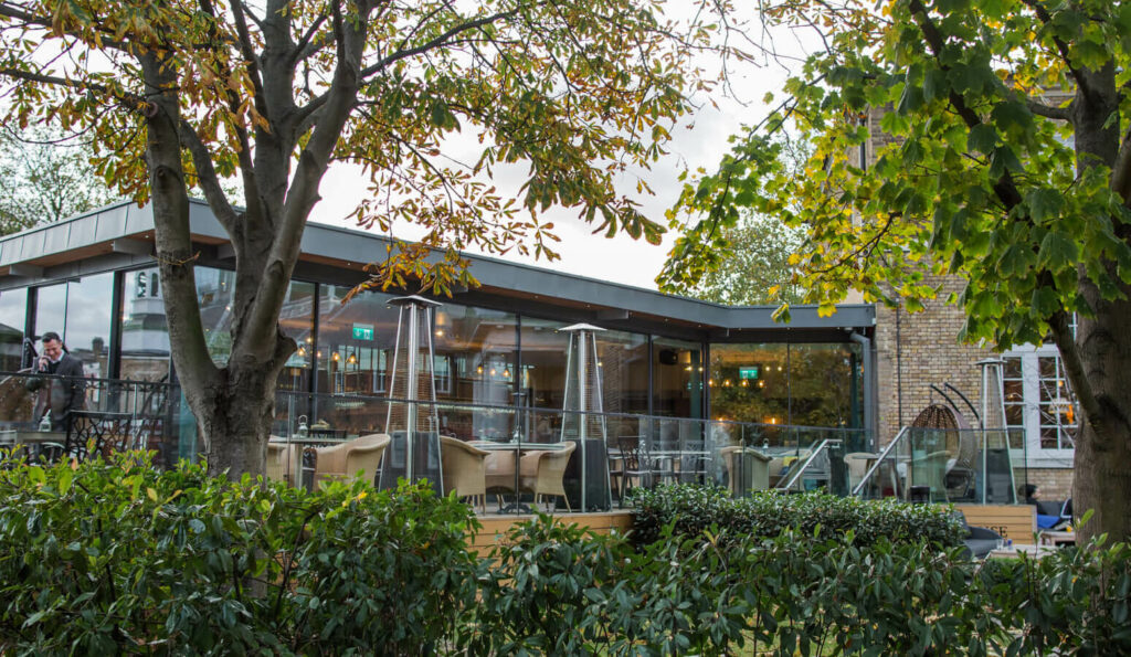 woolwich-greenwich-best-garden-marquee-covered-heated-pub-garden-tables-outdoors